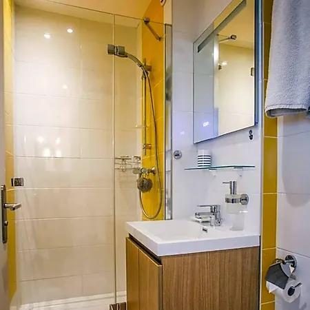 Hotel M081 Marquer Joli T2 Proche De La Gare Annemasse